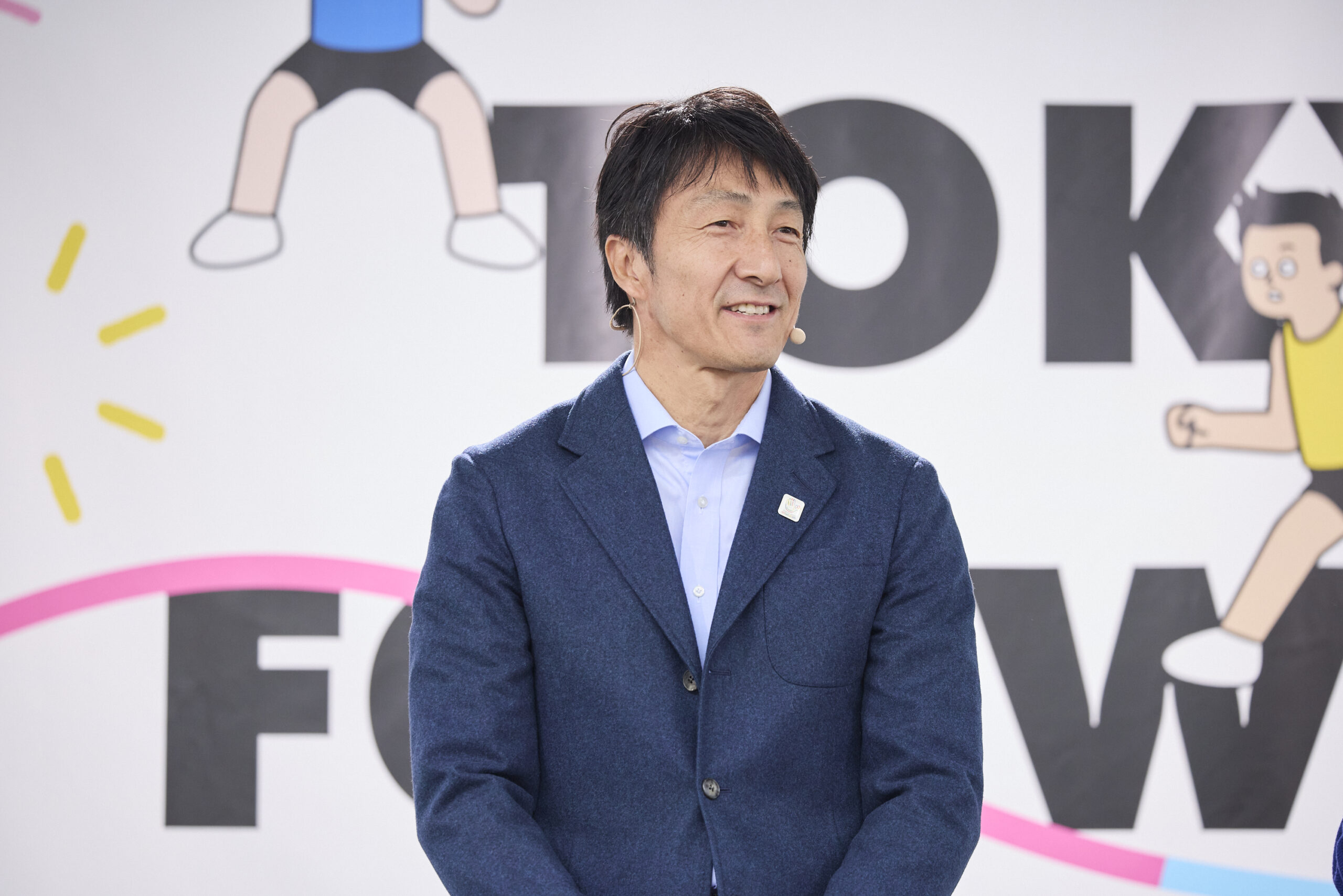 登壇している朝原さんの写真