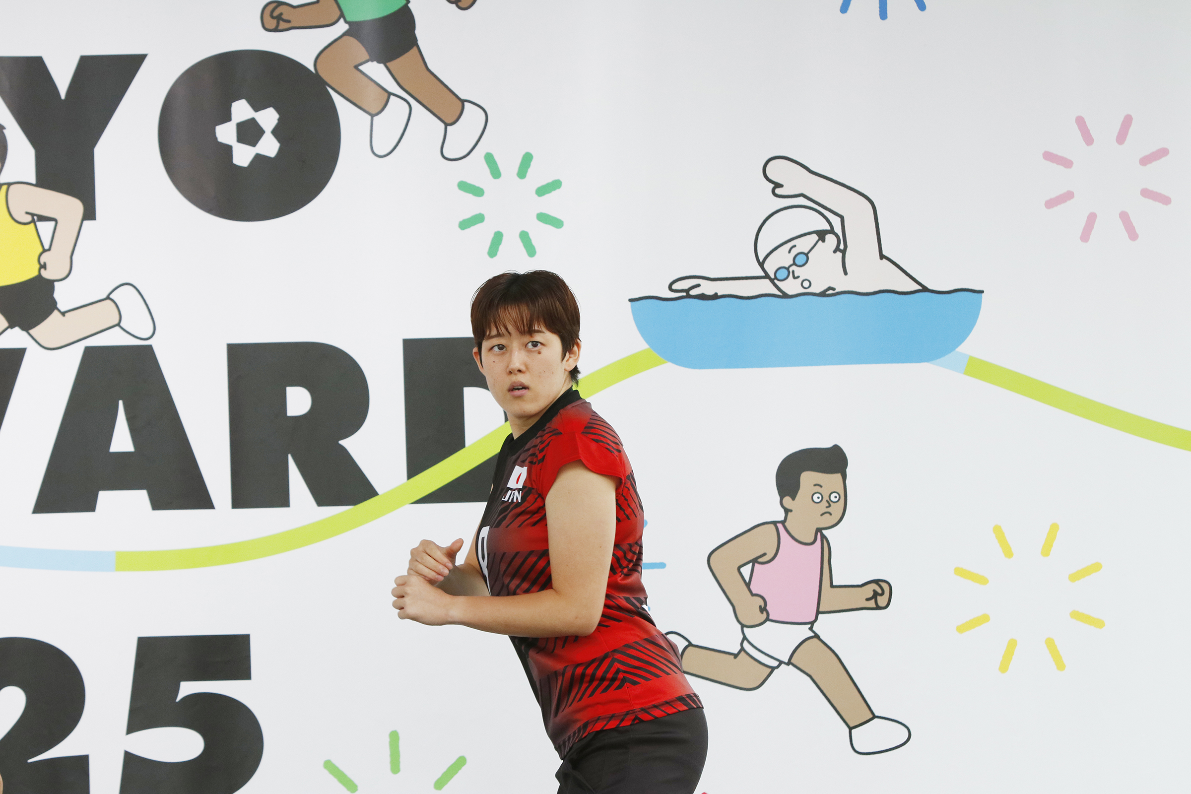 バッターの構えをしている中田選手の写真