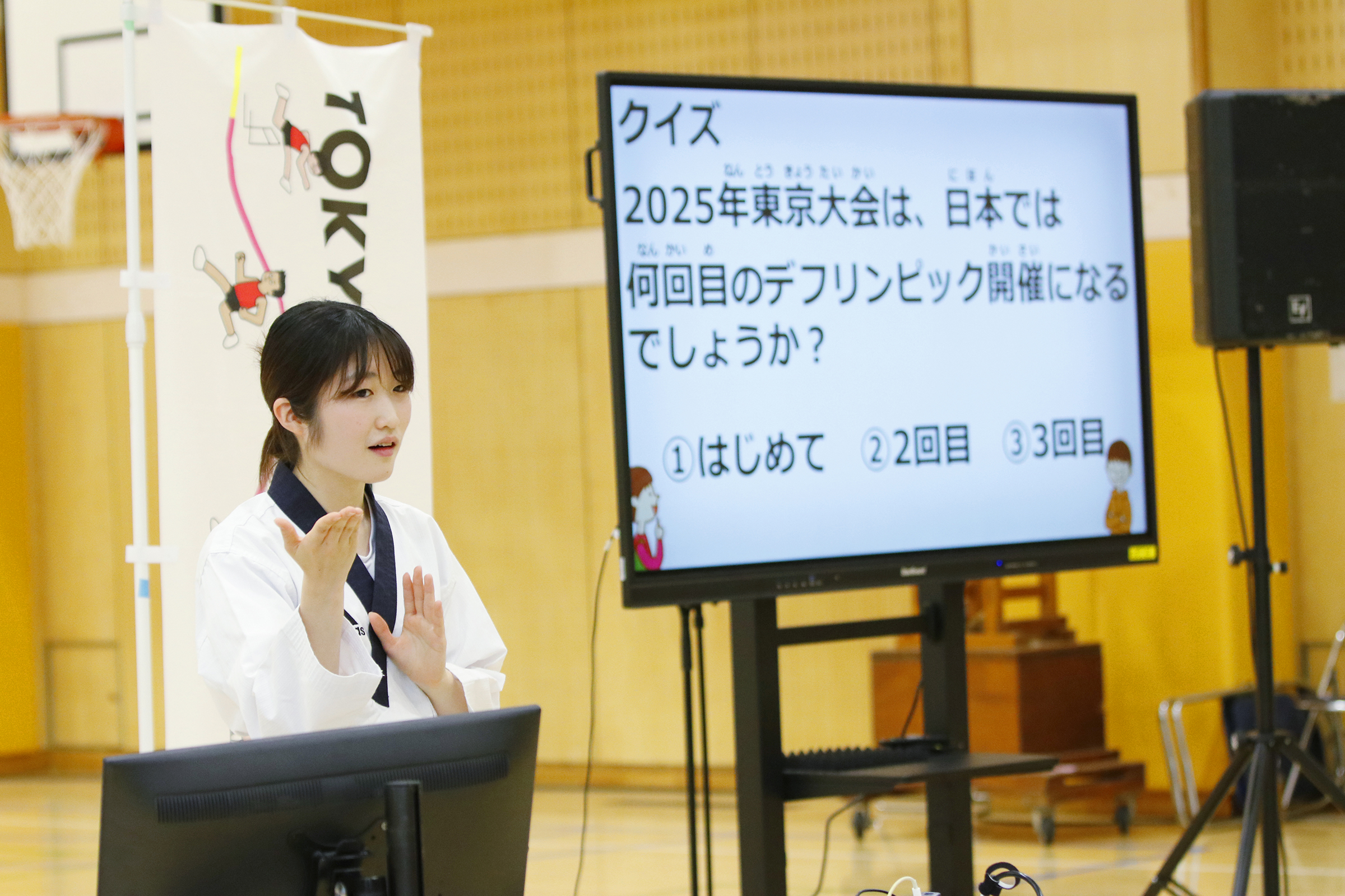 クイズを出題する星野選手