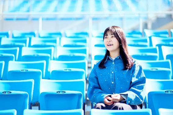 インタビューに応える菰方選手の写真