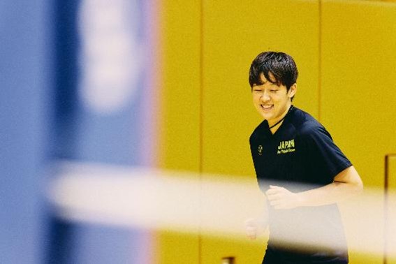 心の中でガッツポーズする中田選手の写真